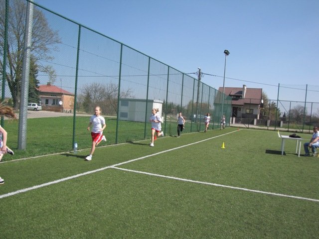 Zawody lekkoatletyczne w ZS w Tucznej
