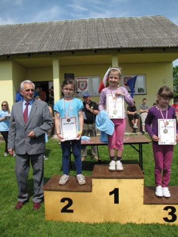 Zawody lekkoatletyczne w ZS w Tucznej