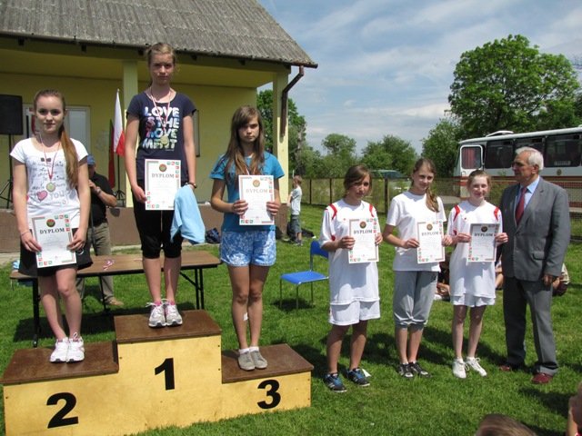 Zawody lekkoatletyczne w ZS w Tucznej