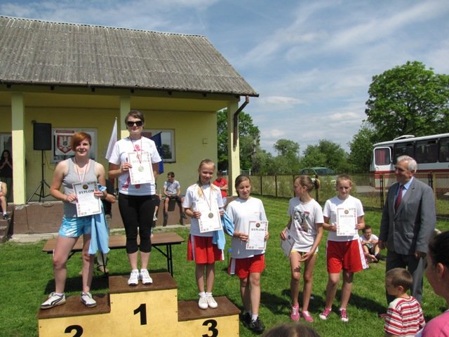 Zawody lekkoatletyczne w ZS w Tucznej