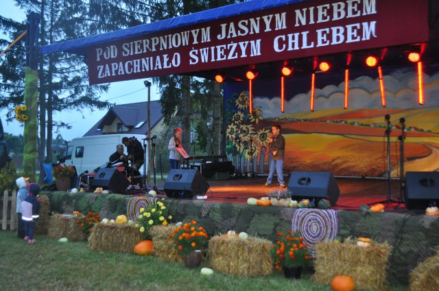 Dzieci z ZS w Tucznej na Dożynkach Gminnych