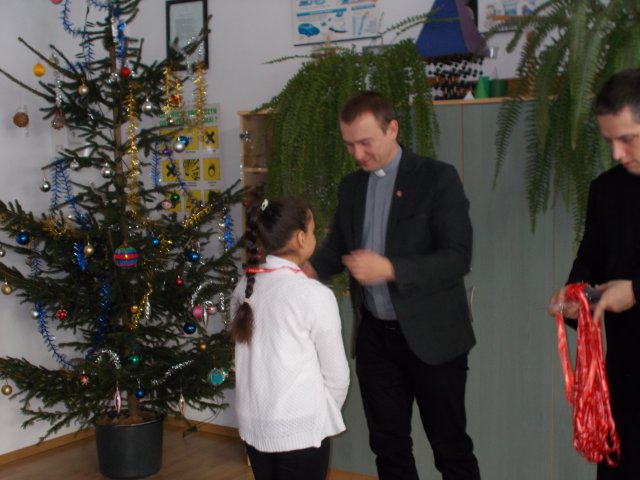 Wręczenie legitymacji członkom Szkolnego Koła Caritas