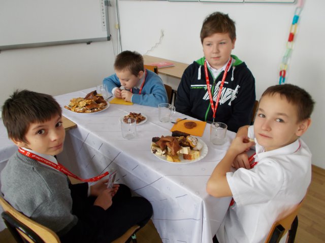 Wręczenie legitymacji członkom Szkolnego Koła Caritas